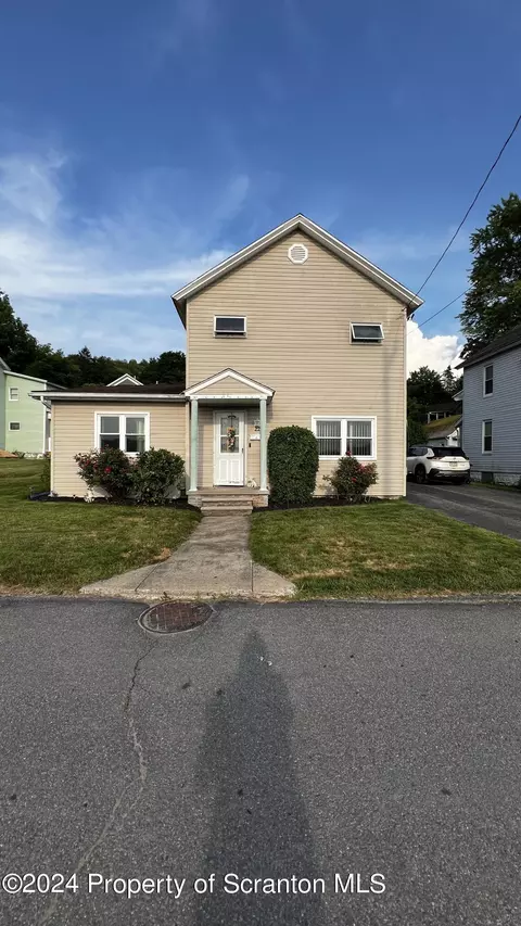22 Cortland St, Carbondale, PA 18407