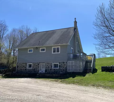 230 Creamton Dr, Waymart, PA 18472