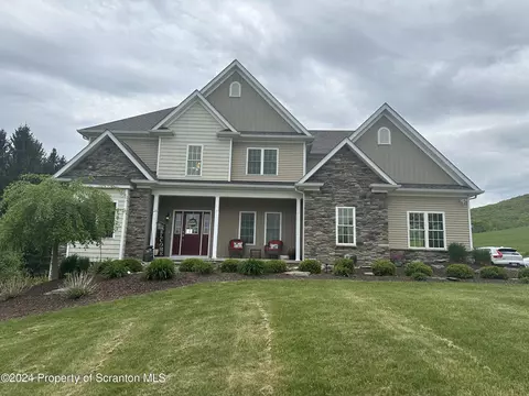 12050 Rose Dr, Clarks Summit, PA 18411