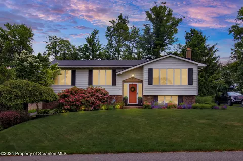 432 Dogwood Dr, Clarks Summit, PA 18411