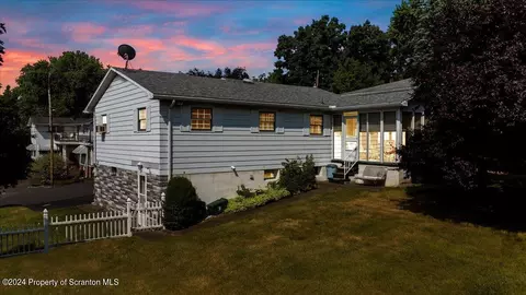 1221 Mine St, Old Forge, PA 18518