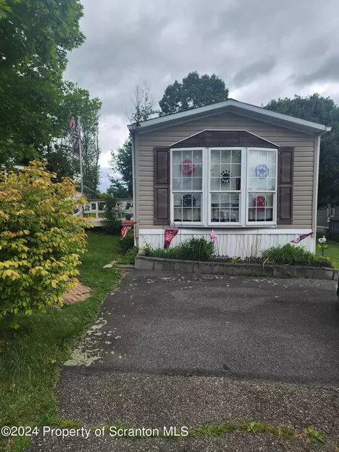 319 Ayla Ln, Dalton, PA 18414