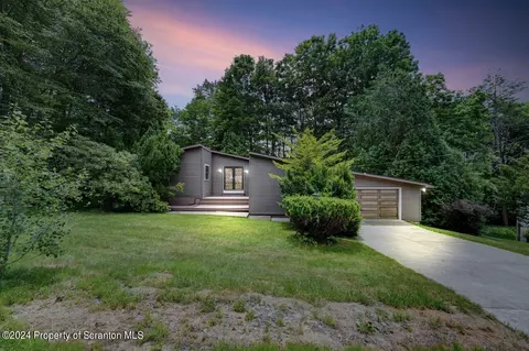 500 Barbara Dr, Roaring Brook Twp, PA 18444