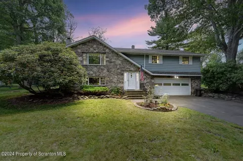 141 Carol Dr, Clarks Summit, PA 18411