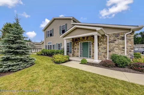 52 Wyndham Rd, Clarks Summit, PA 18411