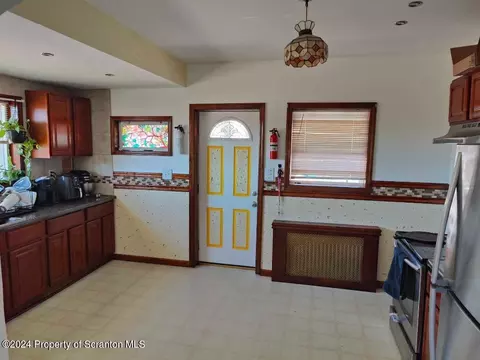 Entry Way - 712 Fallon St, Old Forge, PA 18518 photo 2 of 2