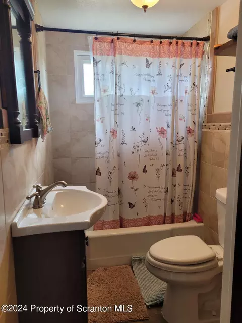 Bath - 712 Fallon St, Old Forge, PA 18518 photo 1 of 2