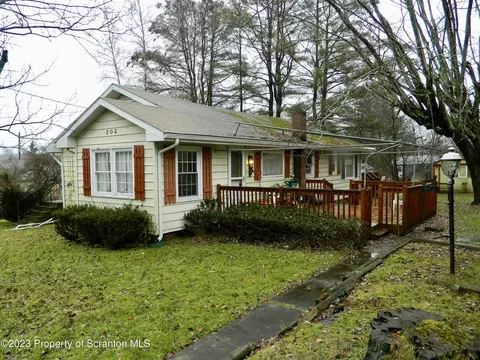 203 Park Blvd, Clarks Summit, PA 18411