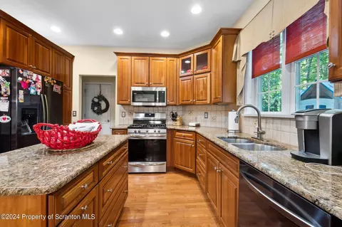 Kitchen - 111 Joyce Dr, Moosic, PA 18507 photo 3 of 3