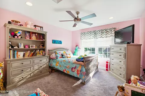 Bedroom - 111 Joyce Dr, Moosic, PA 18507 photo 6 of 7