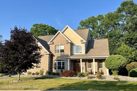 111 Joyce Dr, Moosic, PA 18507