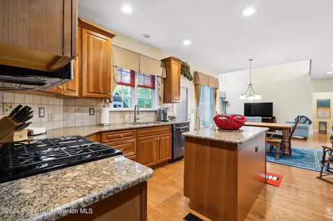 Kitchen - 111 Joyce Dr, Moosic, PA 18507 photo 2 of 3