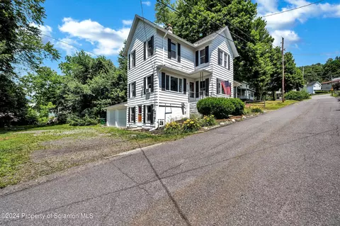 12 Harlem Ave, Carbondale, PA 18407