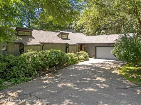 138 Oakford Cir, Clarks Summit, PA 18411