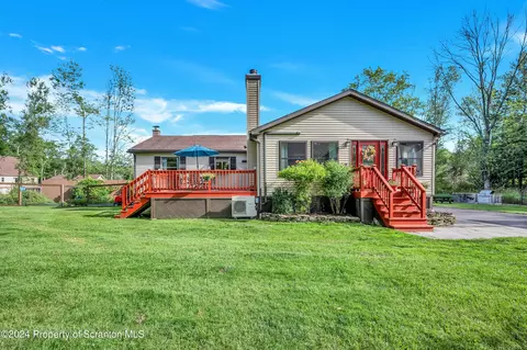 16 Quaking Aspen Ln, Lake Ariel, PA 18436