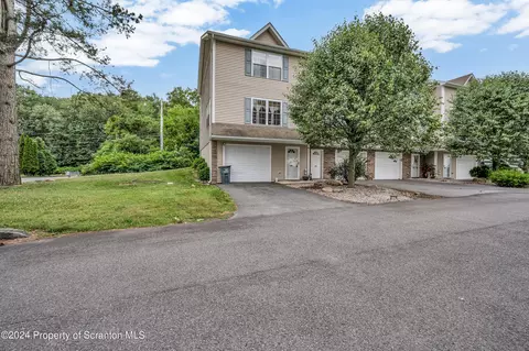 200 Park Edge Ln, Scranton, PA 18504