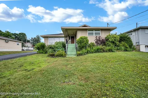 103 Bengar Dr, Scranton, PA 18505