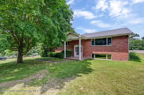 411 Layton Rd, South Abington, PA 18411