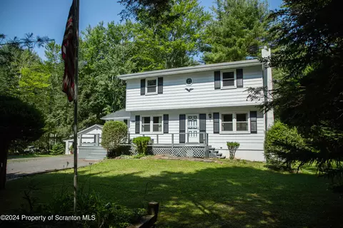 4113 Benner Ct, Pocono Lake, PA 18347