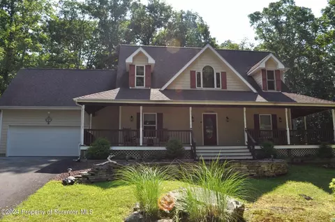 106 Locust Ln, Greentown, PA 18426