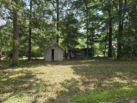4 Circle Ave, Wapwallopen, PA 18660 photo 17