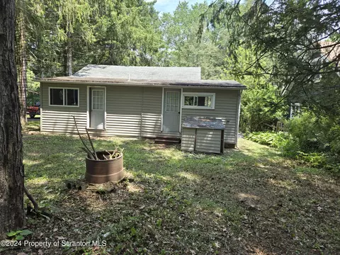 4 Circle Ave, Wapwallopen, PA 18660 photo 19