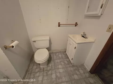 4 Circle Ave, Wapwallopen, PA 18660 photo 14