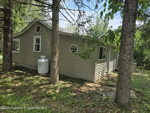 4 Circle Ave, Wapwallopen, PA 18660 photo 3