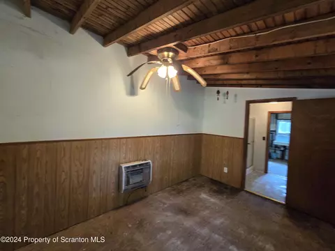 4 Circle Ave, Wapwallopen, PA 18660 photo 10