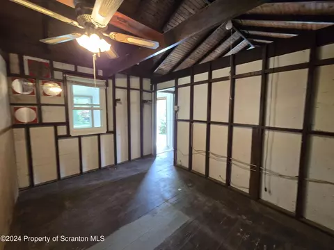 4 Circle Ave, Wapwallopen, PA 18660 photo 8