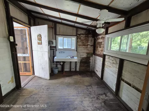 4 Circle Ave, Wapwallopen, PA 18660 photo 12