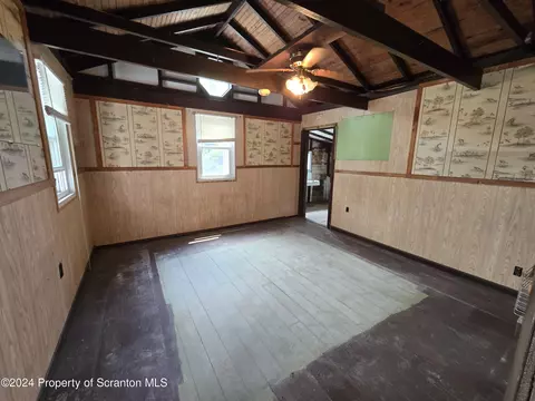 4 Circle Ave, Wapwallopen, PA 18660 photo 6