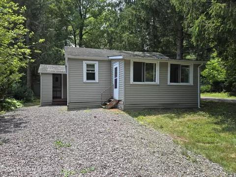 4 Circle Ave, Wapwallopen, PA 18660