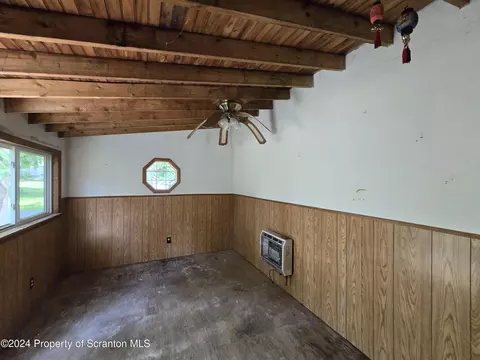 4 Circle Ave, Wapwallopen, PA 18660 photo 11