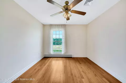 Bedroom - 2116 Laurel Hill Rd, Clarks Summit, PA 18411 photo 3 of 4