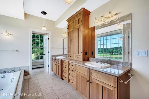 Bath - 2116 Laurel Hill Rd, Clarks Summit, PA 18411 photo 2 of 9