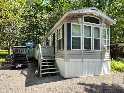 192 Pathfinder Pl, Covington Twp, PA 18444
