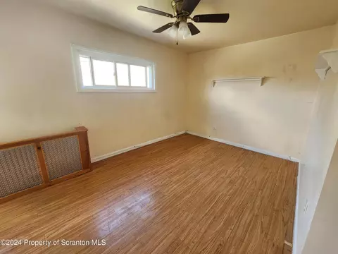 635 E Rear Elm St, Scranton, PA 18505 photo 9