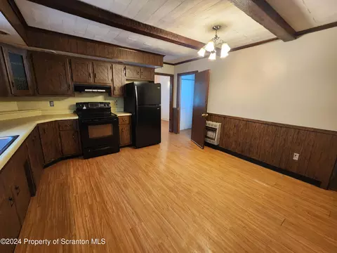 635 E Rear Elm St, Scranton, PA 18505 photo 4