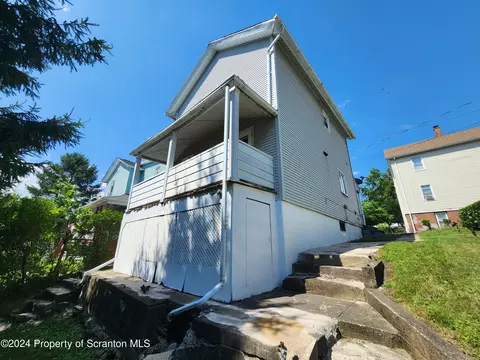635 E Rear Elm St, Scranton, PA 18505 photo 3