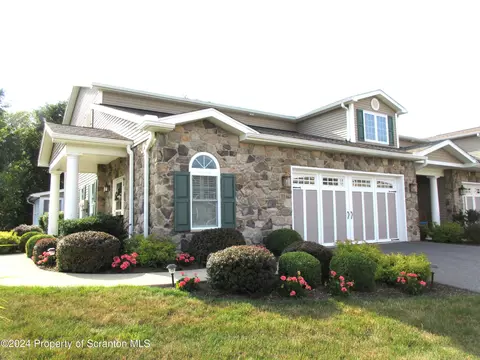 111 Wyndham Rd, South Abington, PA 18411