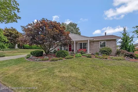 712 Woodmere Ave, Dickson City, PA 18447