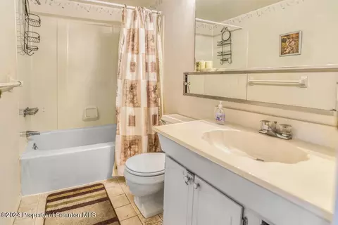 Bath - 1611 Summit Pointe, Scranton, PA 18508 photo 2 of 2