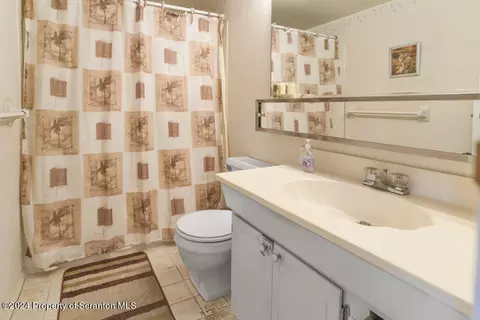 Bath - 1611 Summit Pointe, Scranton, PA 18508 photo 1 of 2