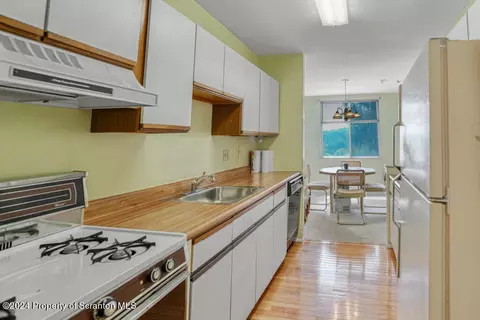 Kitchen - 1611 Summit Pointe, Scranton, PA 18508 photo 1 of 2
