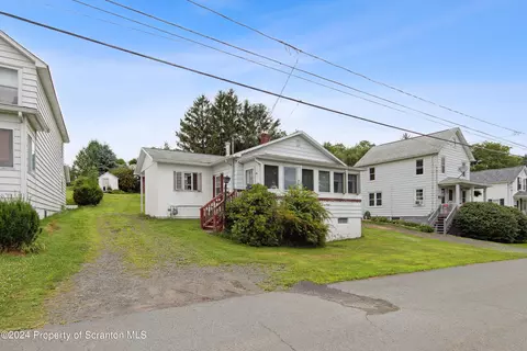 911 Hudson St, Forest City, PA 18421