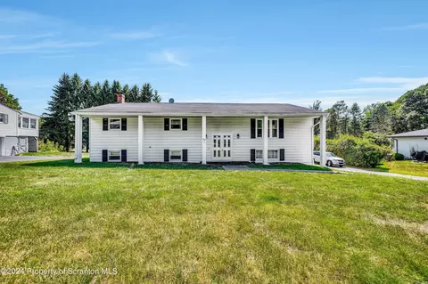 105 Carriage Ln, Clarks Summit, PA 18411