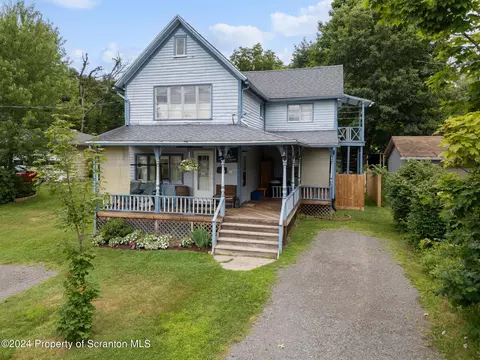 75 Woodlawn Ave, Dallas, PA 18612