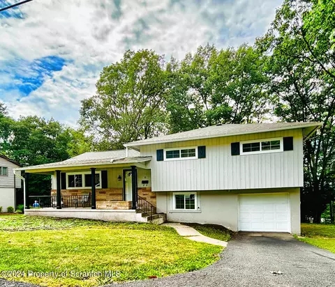9 Pen Y Bryn Dr, Scranton, PA 18505