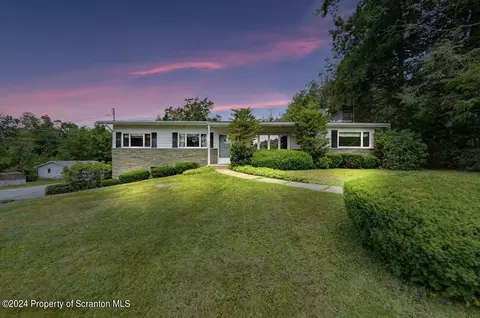 405 Barbara Dr, Roaring Brook Twp, PA 18444
